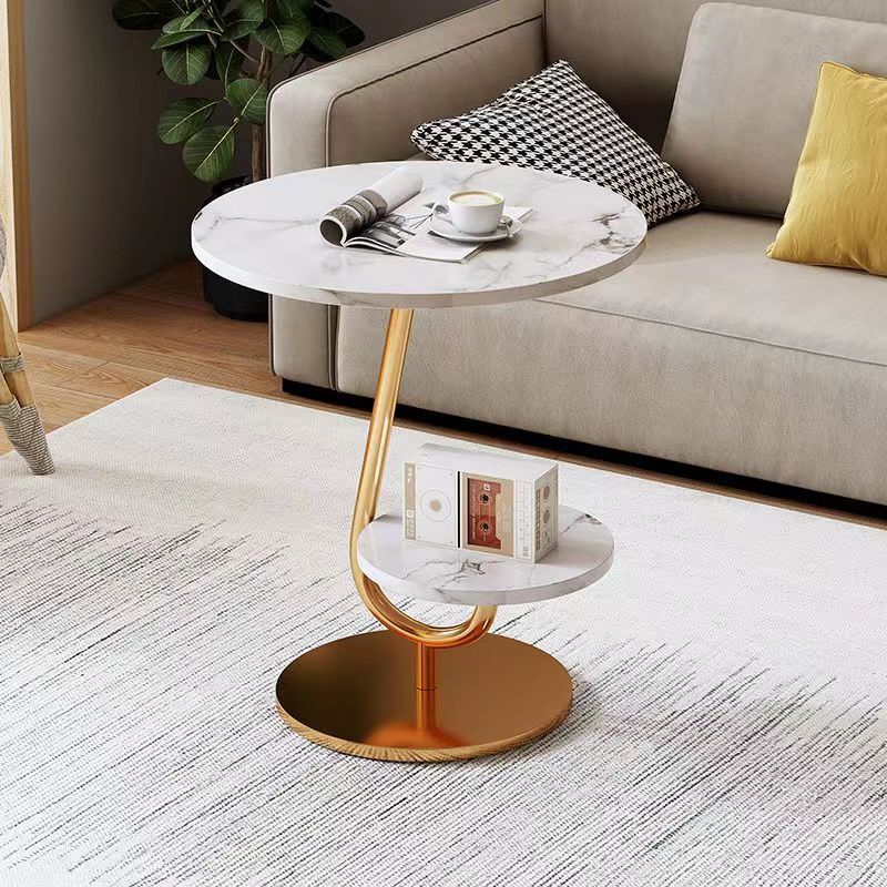 Masuta moderna cu blat tip marmura si raft inferior, cadru metalic auriu, design elegant 45 x 60 cm