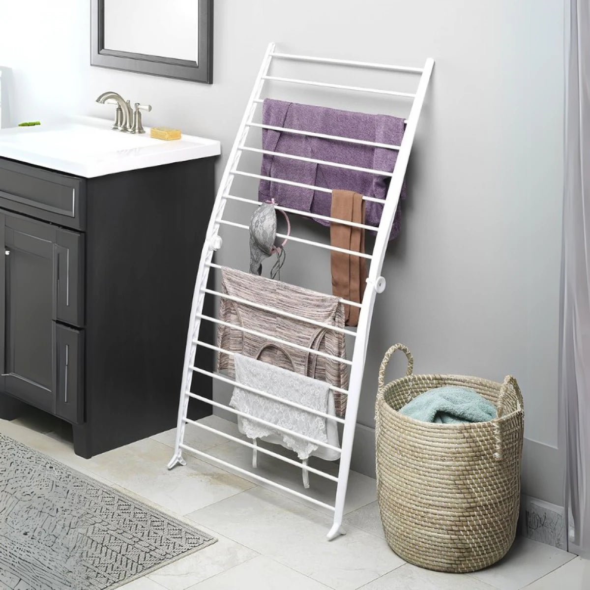 Uscator de rufe pliabil, compact, 16 suporturi, 135 x 68 cm, alb Uscator de rufe pliabil, compact, 16 suporturi, 135 x 68 cm, alb