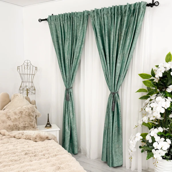 Set 2 Draperii Catifea cu insertii metalizate, Menta – V21, 140cm latime x 260cm inaltime, cu tiv lat pt bara