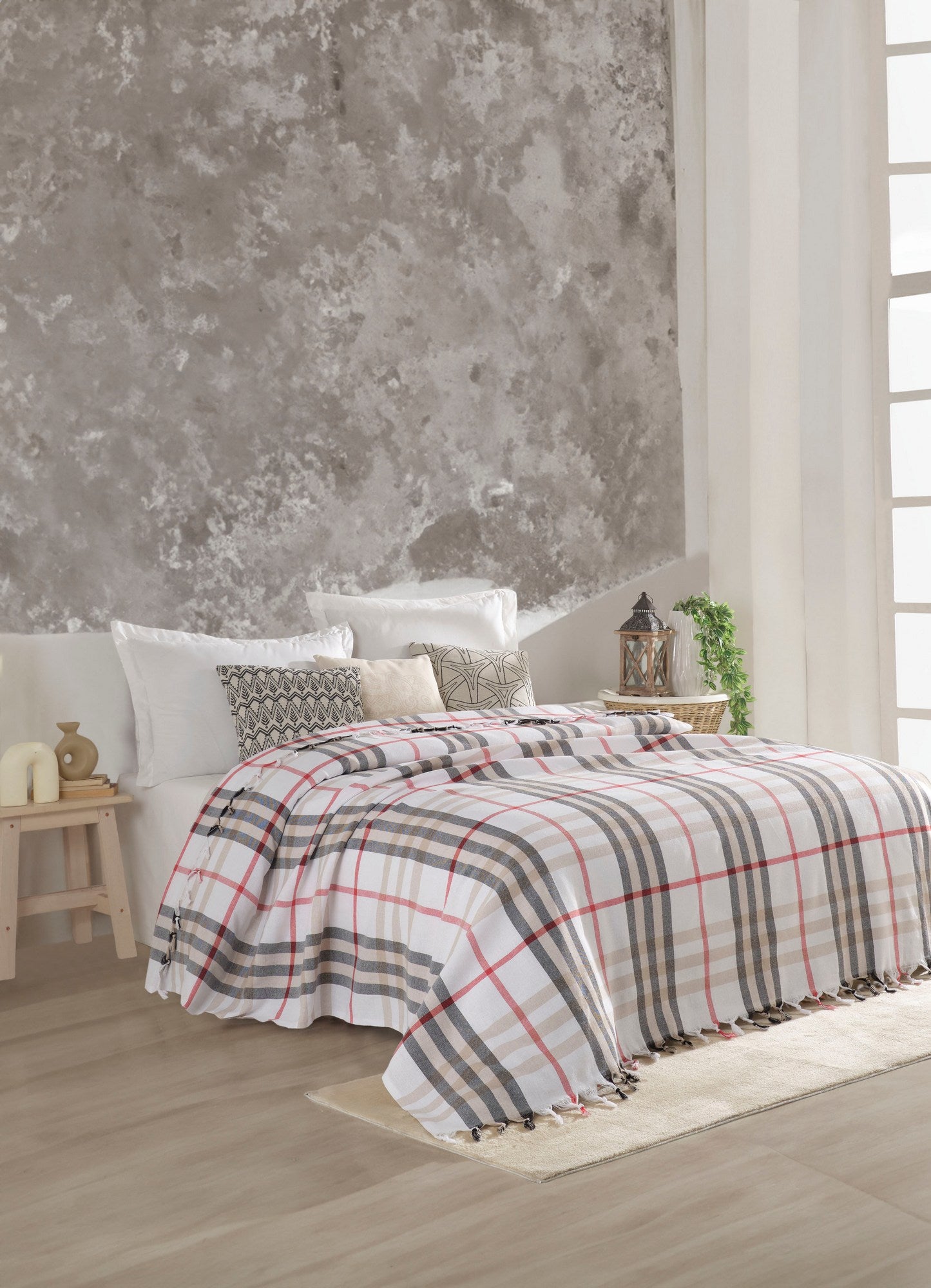 Cuvertură Alcon, Bej – Roșu – Alb, 200×220 cm – Bej – Roșu – Alb Cuvertură Alcon, Bej – Roșu – Alb, 200×220 cm – Bej – Roșu – Alb