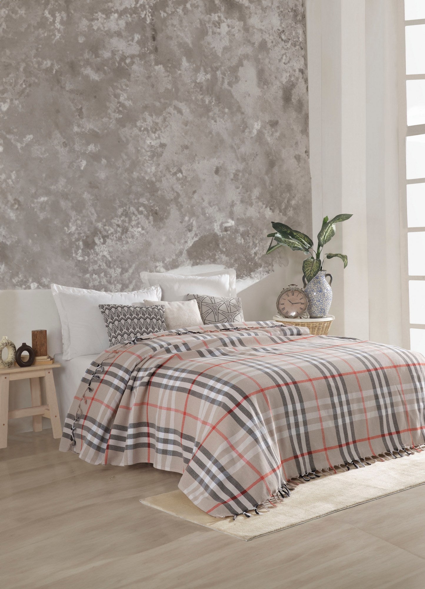 Cuvertură Alcon, Bej – Roșu – Alb, 200×220 cm – Bej – Roșu – Alb Cuvertură Alcon, Bej – Roșu – Alb, 200×220 cm – Bej – Roșu – Alb