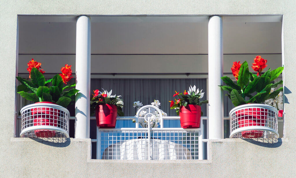 balcon cu flori amenajare legenda casei